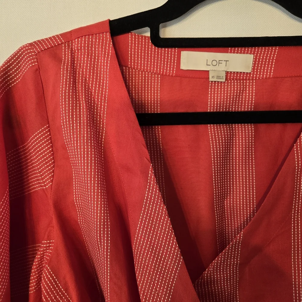 LOFT Size XS V-neck Red belted wrap, flutter sleeves peplum blouse - Picture 3 of 6